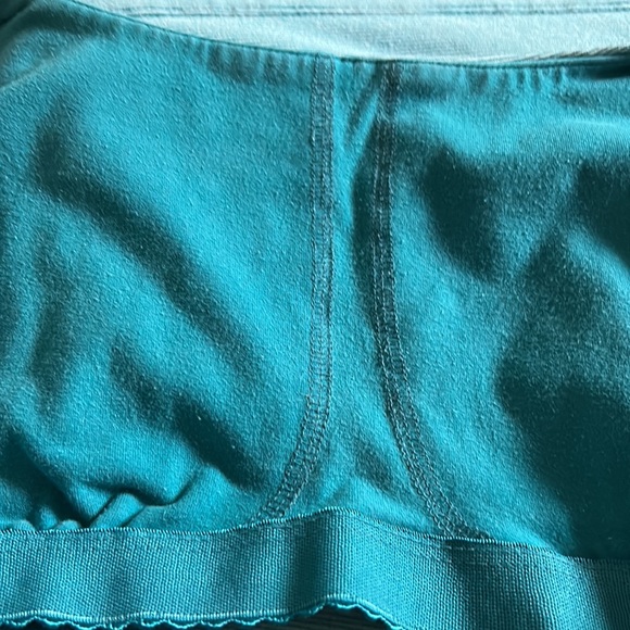 Patagonia pretty aqua blue Tank-top size xl with builtin  shelf-bra. - Picture 8 of 8